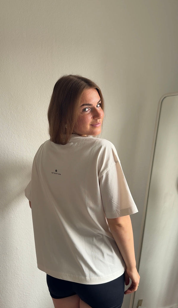 @katedurci wearing the Word of Intention Serenity with Photo Art Indigo Sky