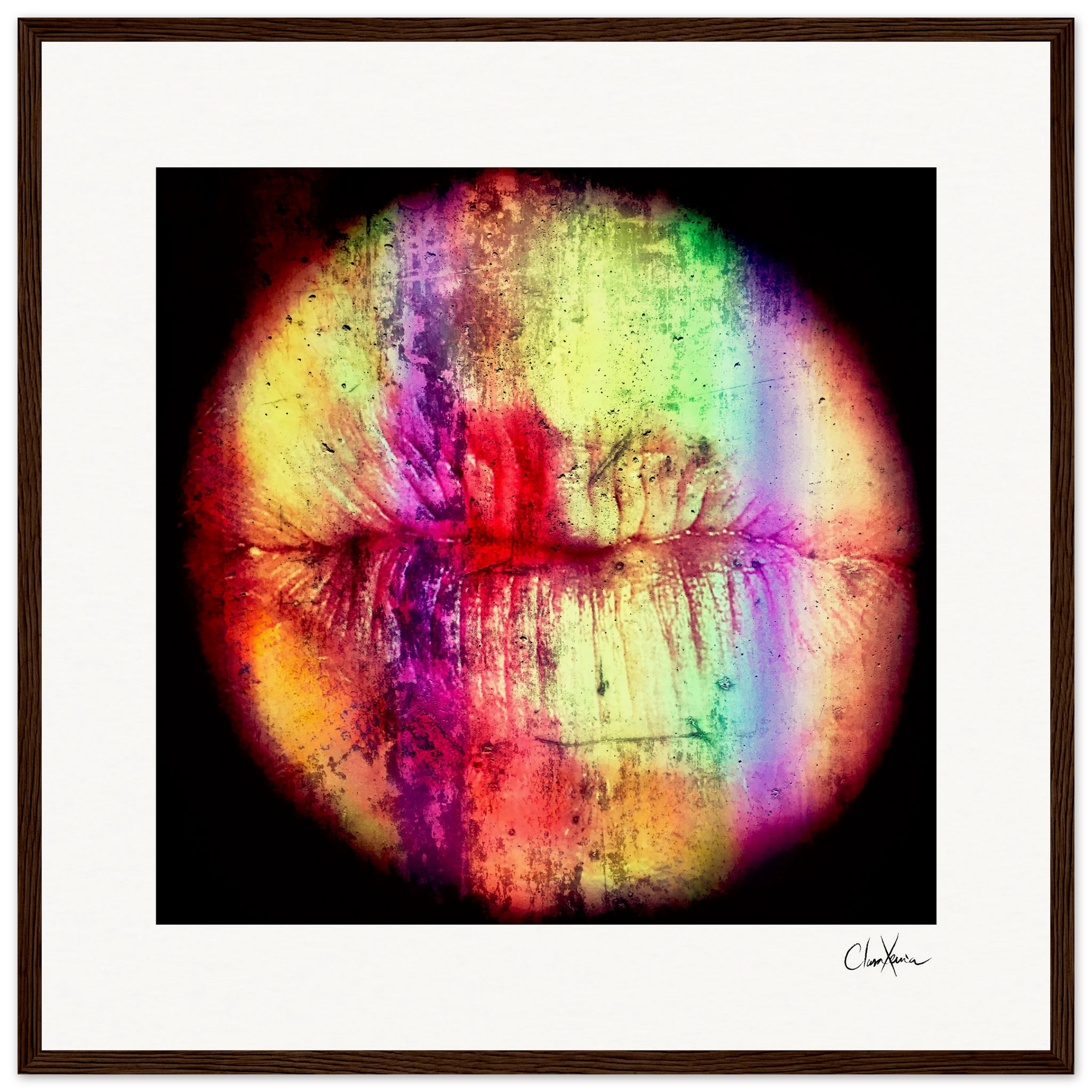 Chromatic Kiss Framed print 50x50 cm / 20x20″ Dark wood frame 39