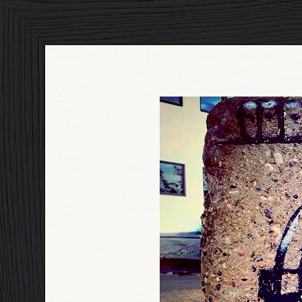 Wash It Framed print 13x18 cm / 5x7″ Black frame corner detail