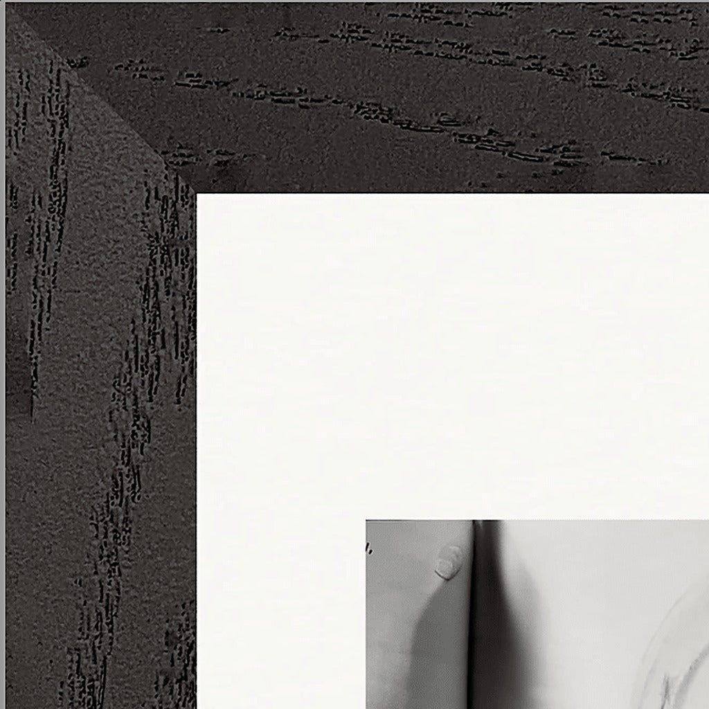 Synch'd Hands Framed print 13x18 cm / 5x7″ Black frame corner detail
