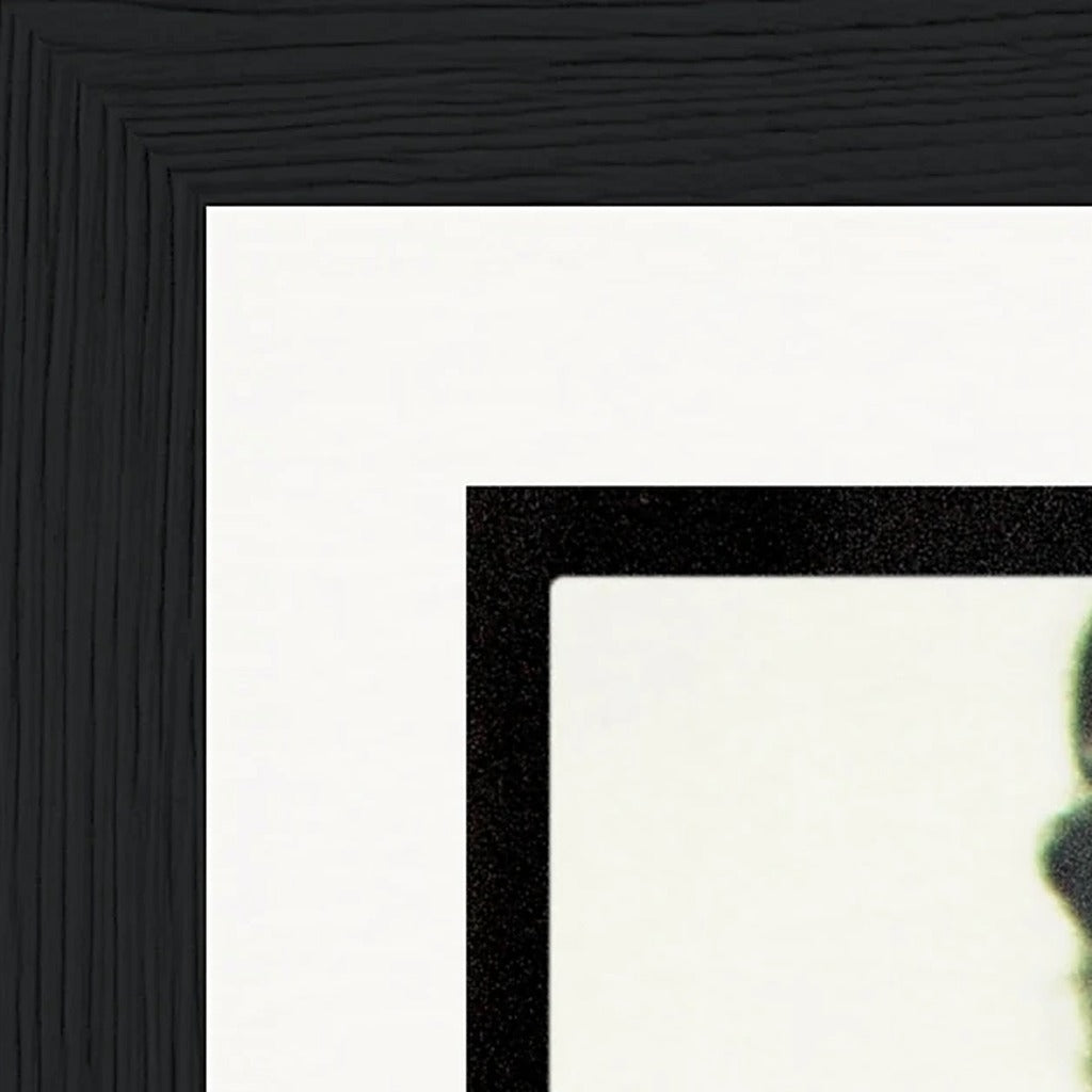 Little Secret Framed print 13x18 cm / 5x7″ Black frame corner detail