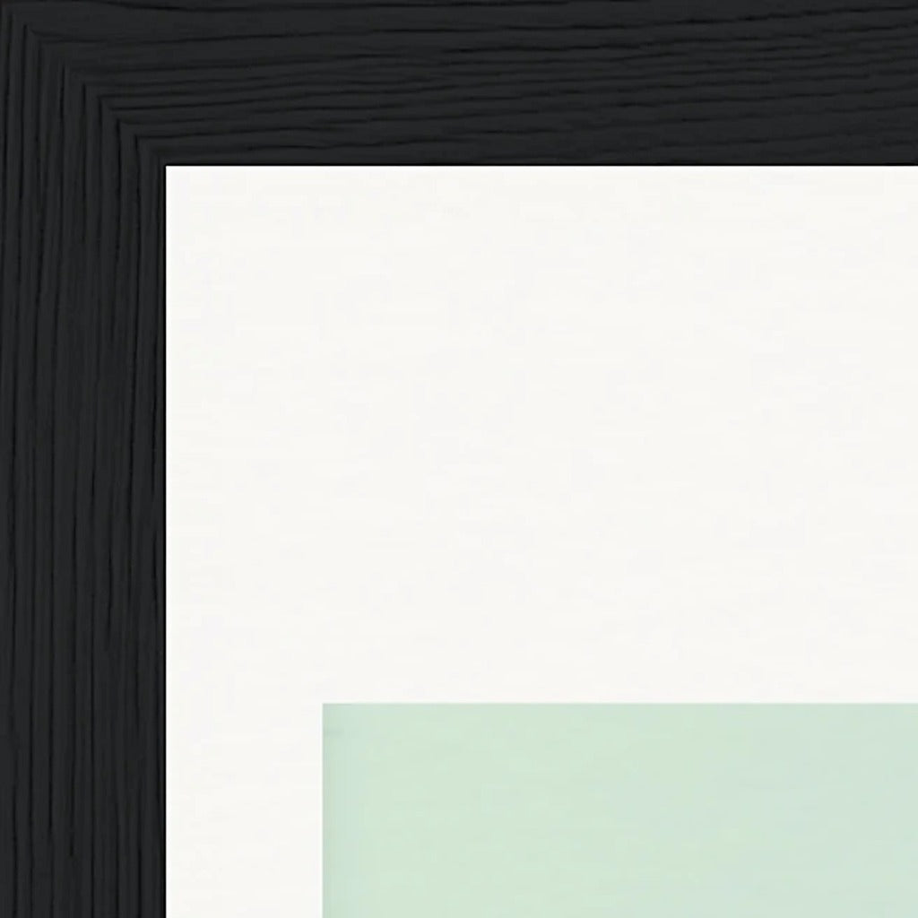 Lacey Leg Framed print 13x18 cm / 5x7″ Black frame corner detail