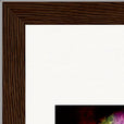 Chromatic Kiss Framed print 13x18 cm / 5x7″ Dark wood frame corner detail