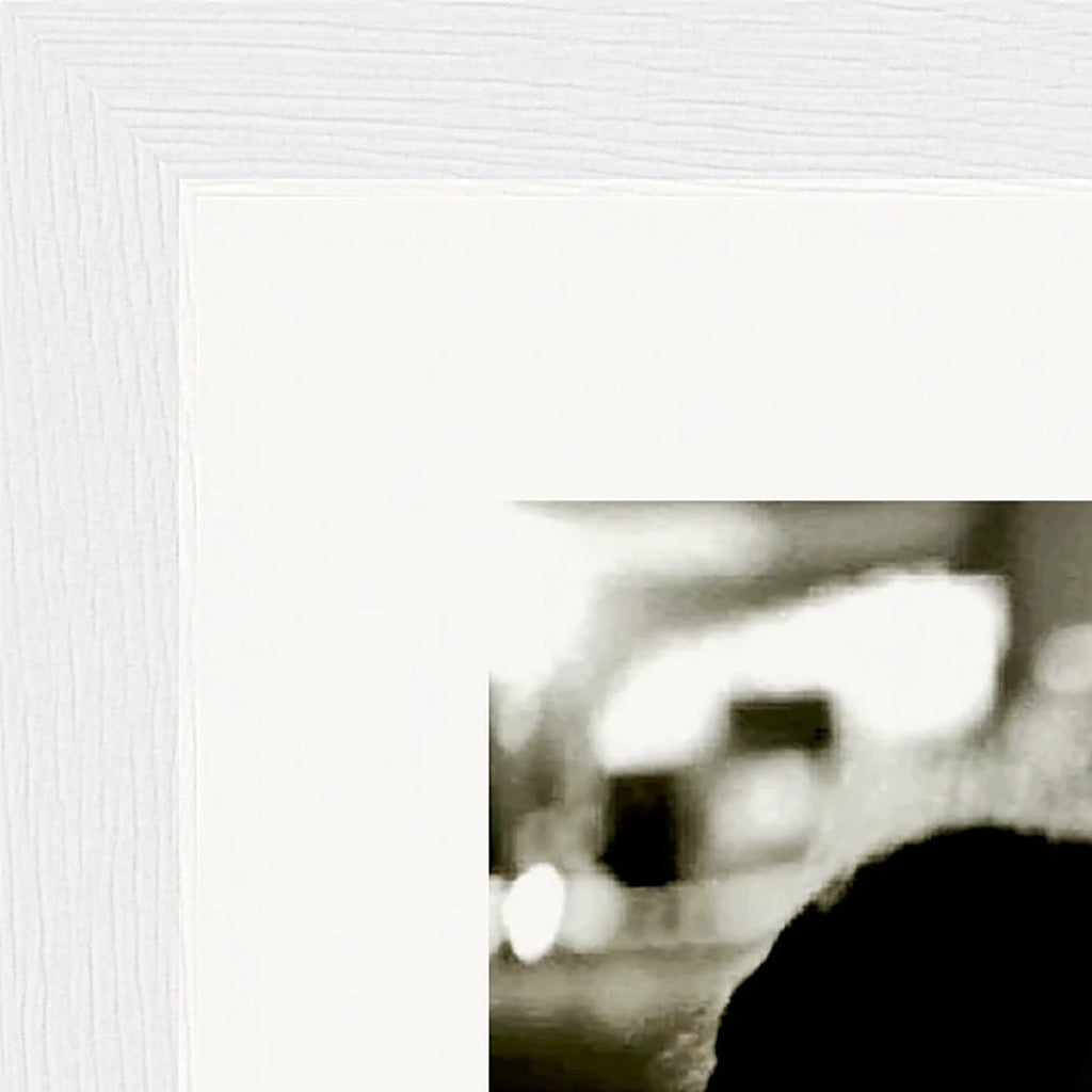 Cuba Girl Framed print 13x18 cm / 5x7″ White frame corner detail