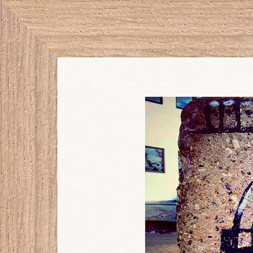 Wash It Framed print 13x18 cm / 5x7″ Wood frame corner detail