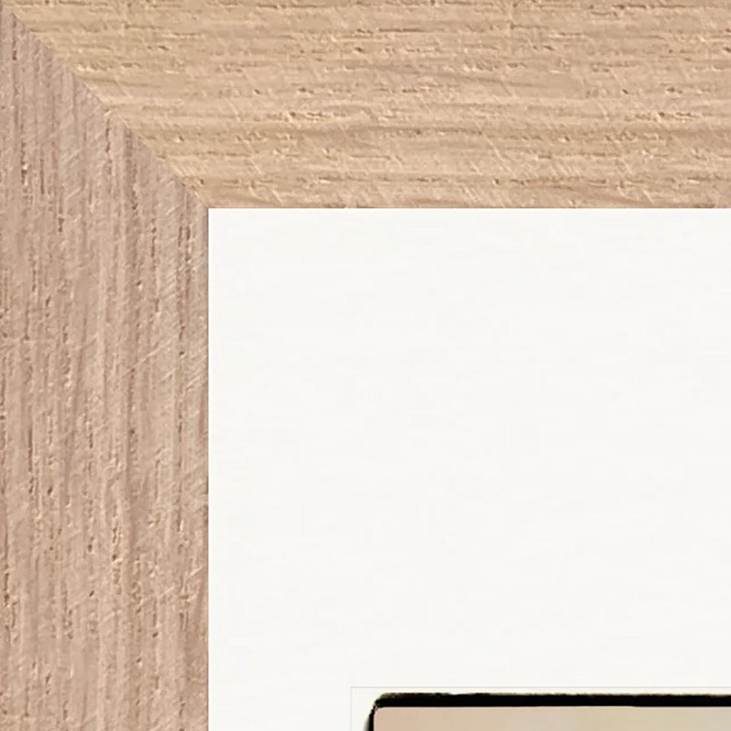 Hat On Framed print 13x18 cm / 5x7″ Wood frame corner detail