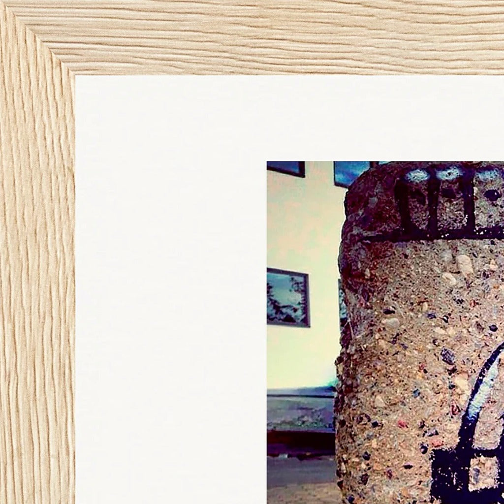 Wash It Framed print 13x18 cm / 5x7″ Wood frame corner detail