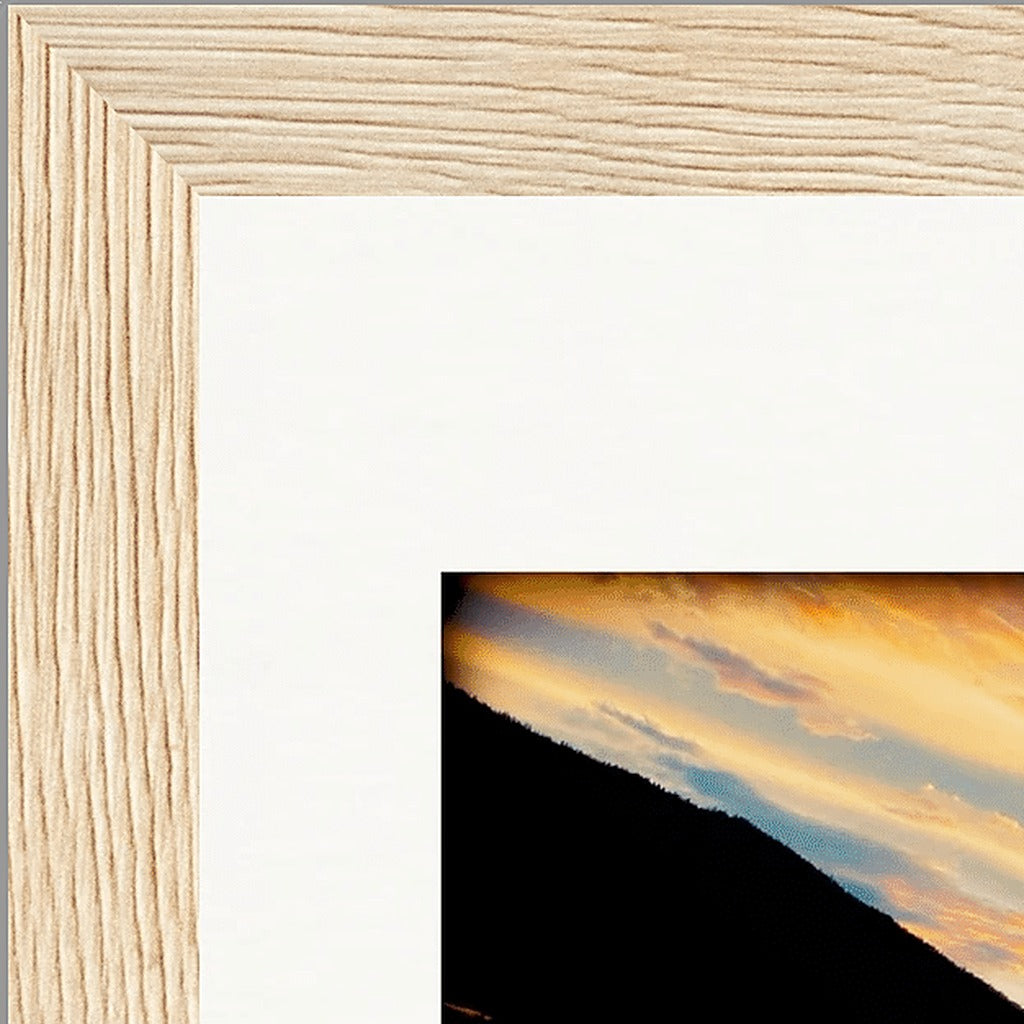 Cosmic Reflections Framed print 13x18 cm / 5x7″ Wood frame corner detail
