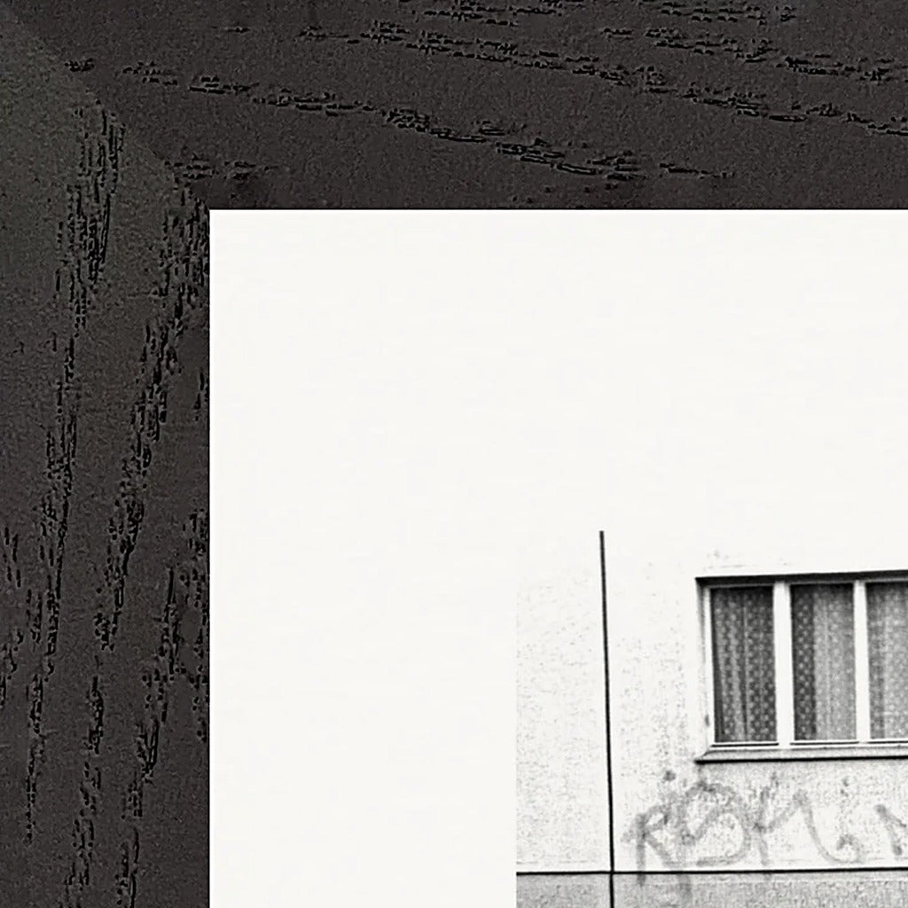 The Urban Matrix Framed print 15x20 cm / 6x8″ Black frame corner detail
