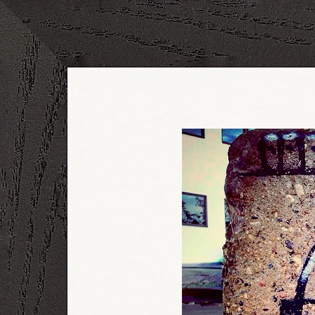 Wash It Framed print 15x20 cm / 6x8″ Black frame corner detail