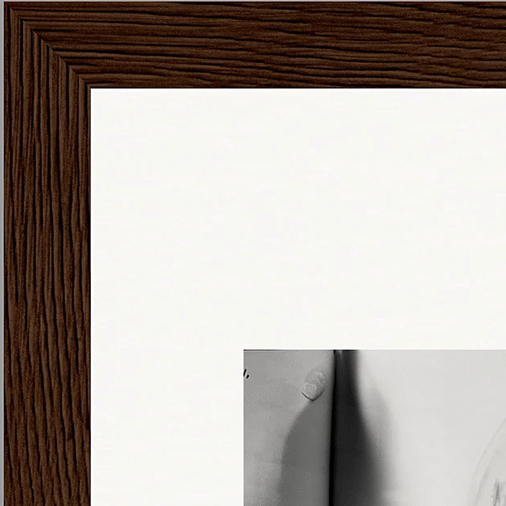 Synch'd Hands Framed print 15x20 cm / 6x8″ Dark wood frame corner detail