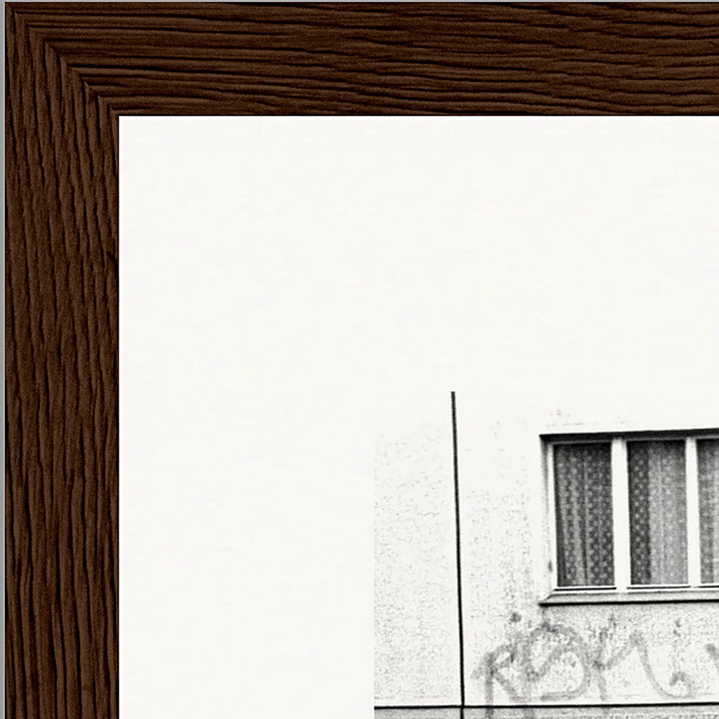 The Urban Matrix Framed print 15x20 cm / 6x8″ Dark wood frame corner detail