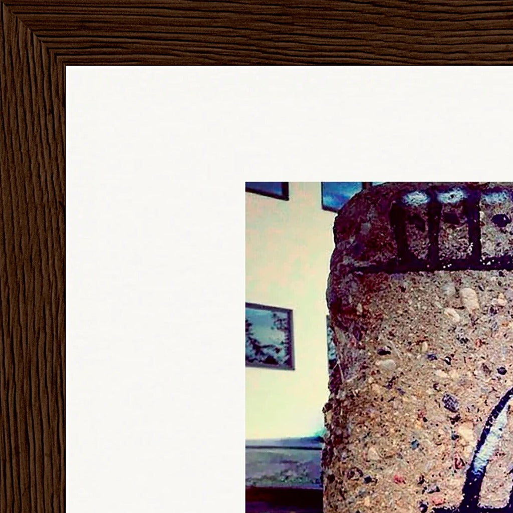 Wash It Framed print 15x20 cm / 6x8″ Dark wood frame corner detail