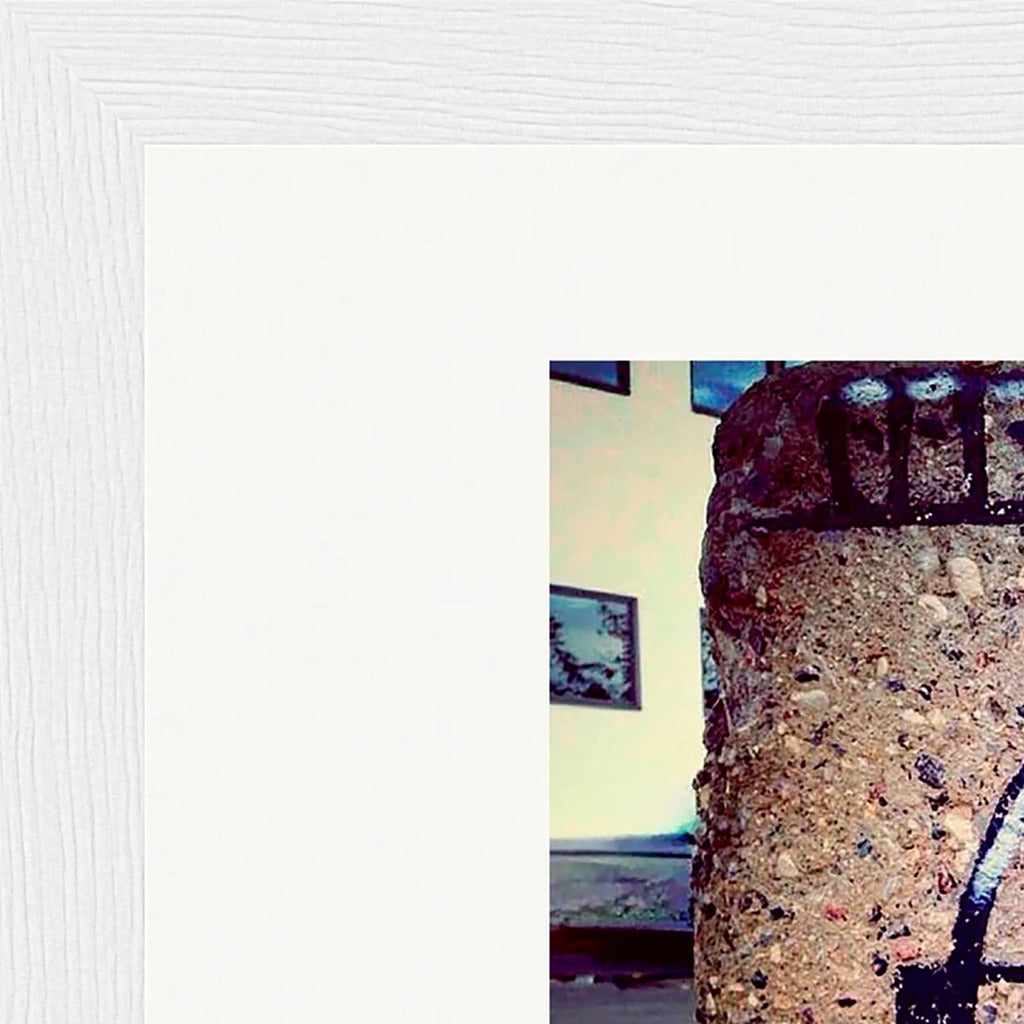 Wash It Framed print 15x20 cm / 6x8″ White frame corner detail