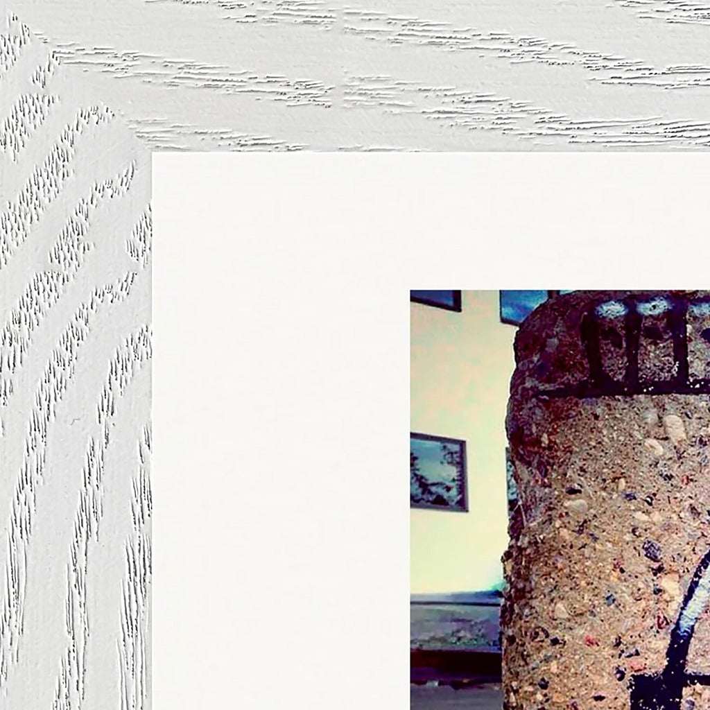 Wash It Framed print 15x20 cm / 6x8″ White frame corner detail