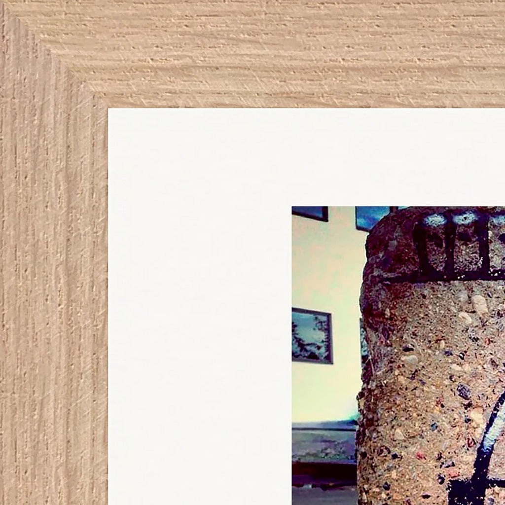 Wash It Framed print 15x20 cm / 6x8″ Wood frame corner detail