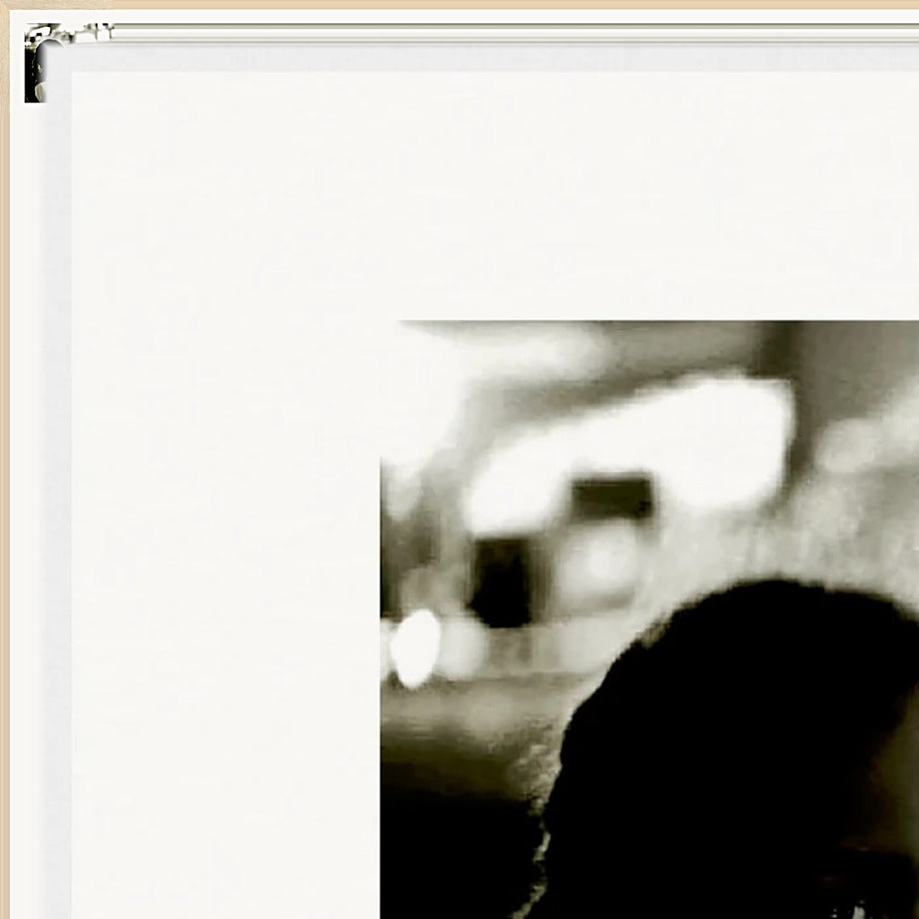 Cuba Girl Framed print 15x20 cm / 6x8″ Wood frame corner detail