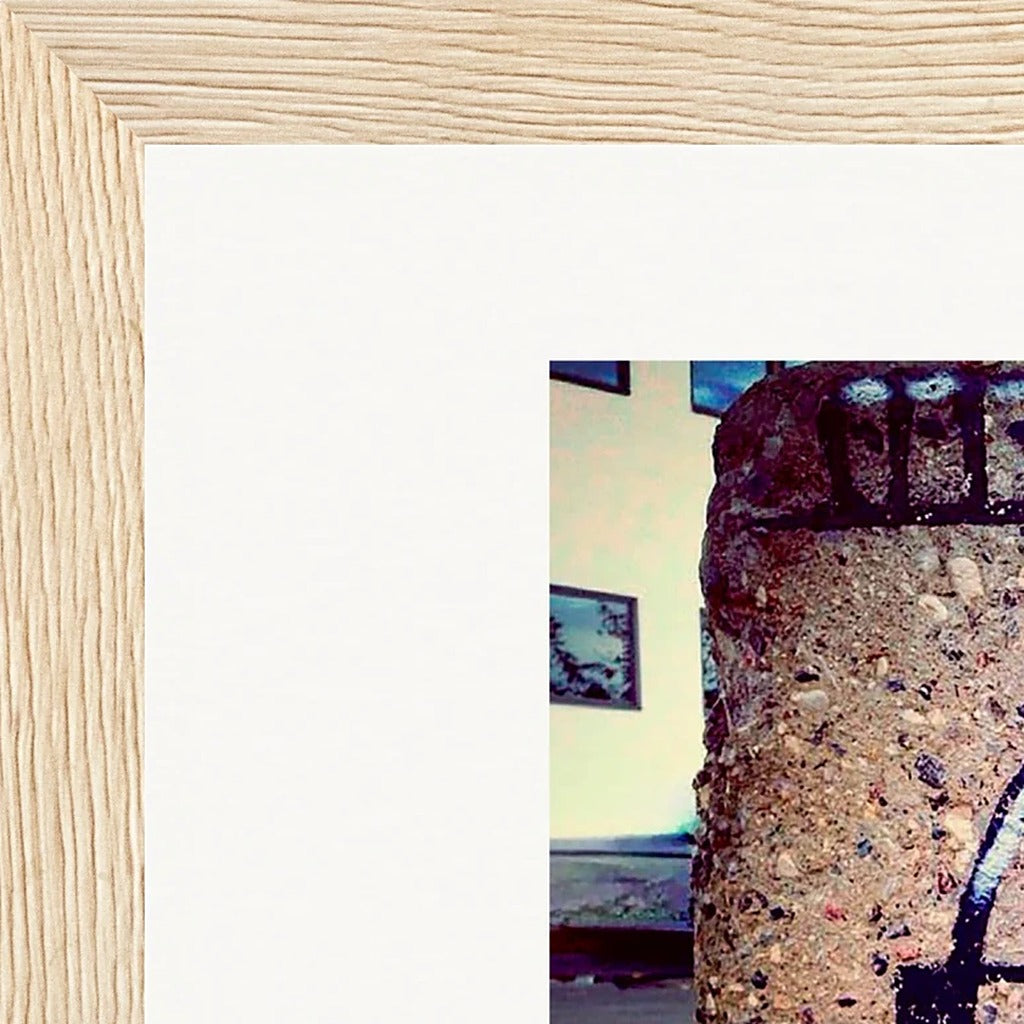 Wash It Framed print 15x20 cm / 6x8″ Wood frame corner detail