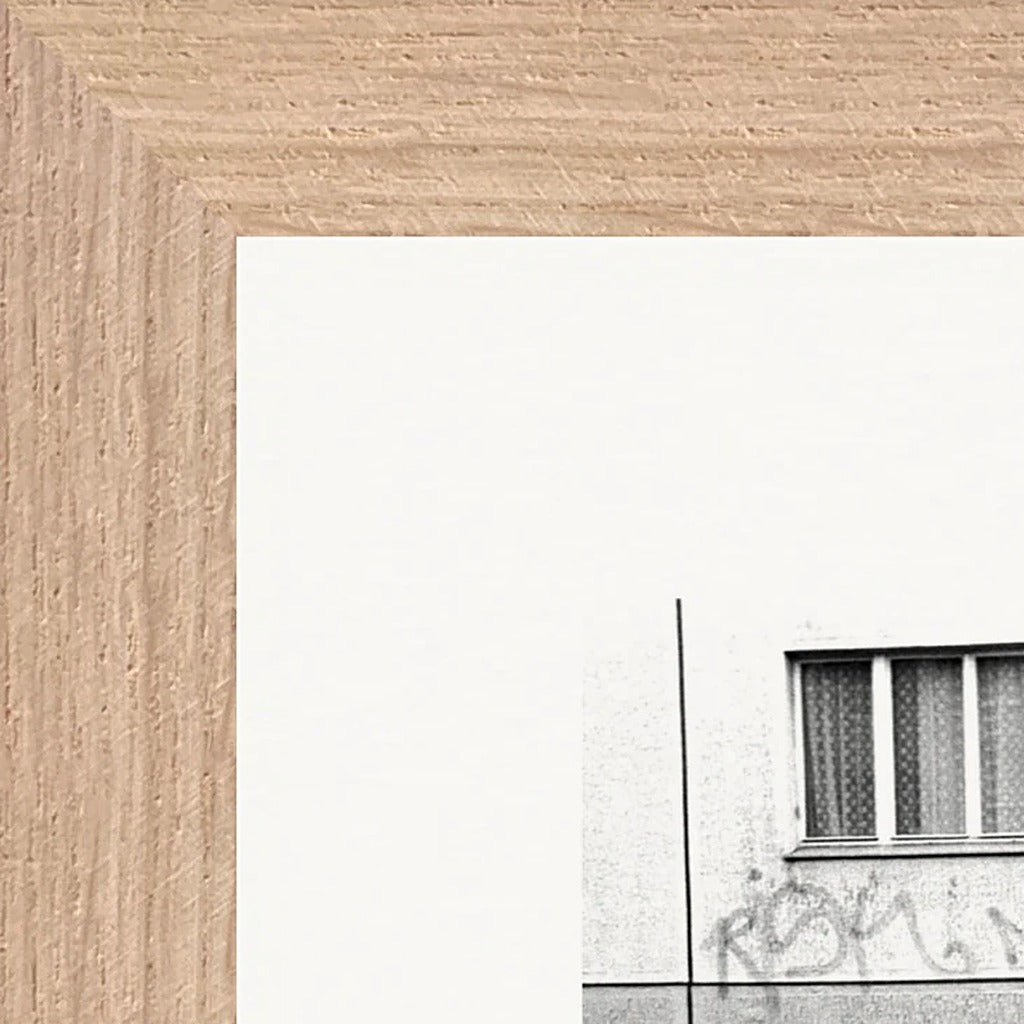 The Urban Matrix Framed print 15x20 cm / 6x8″ Wood frame corner detail