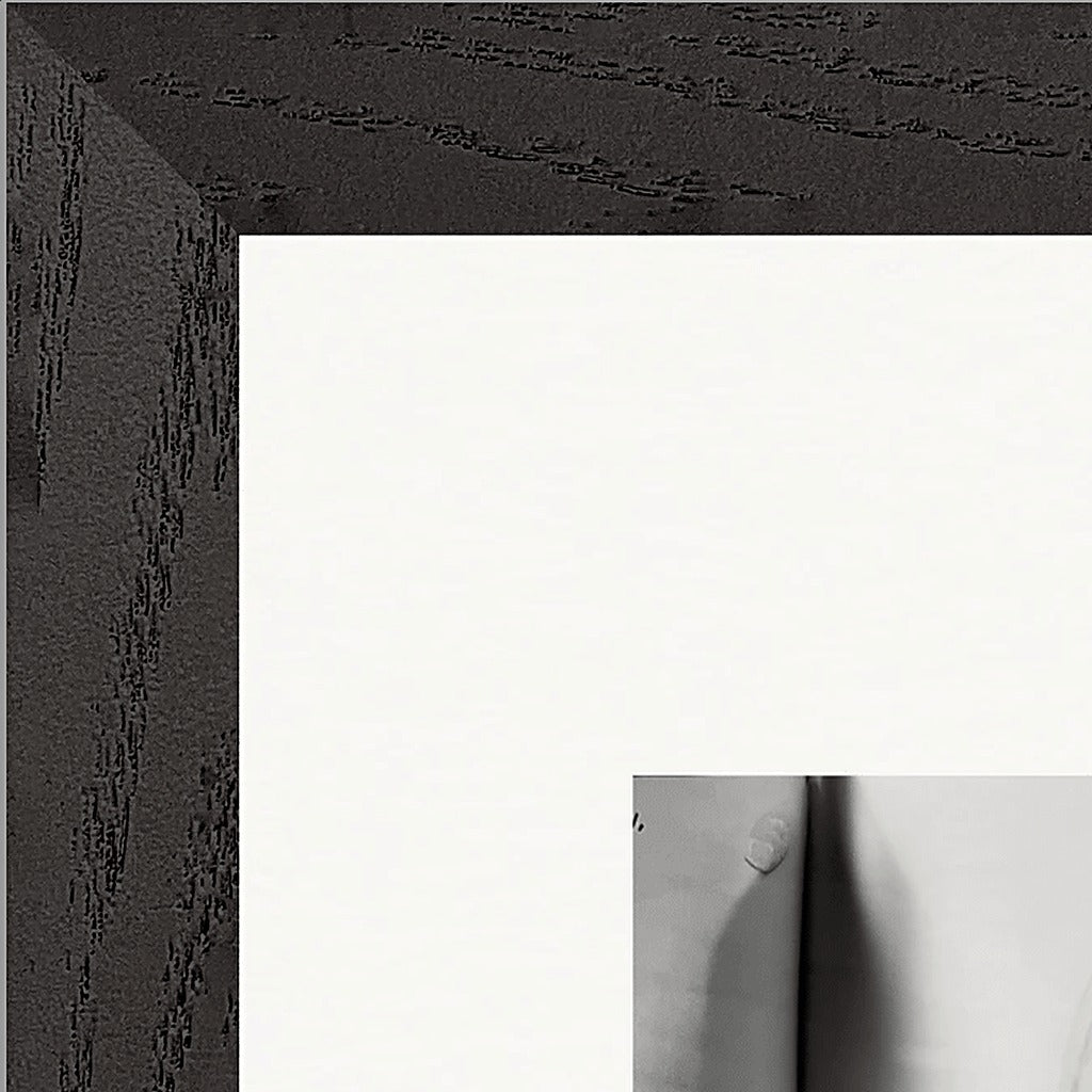 Synch'd Hands Framed print 20x25 cm / 8x10″ Black frame corner detail