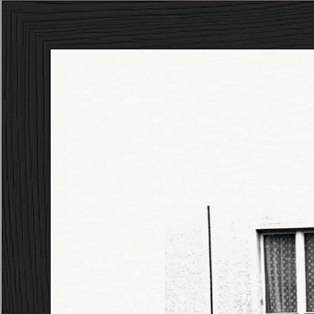 The Urban Matrix Framed print 20x25 cm / 8x10″ Black frame corner detail
