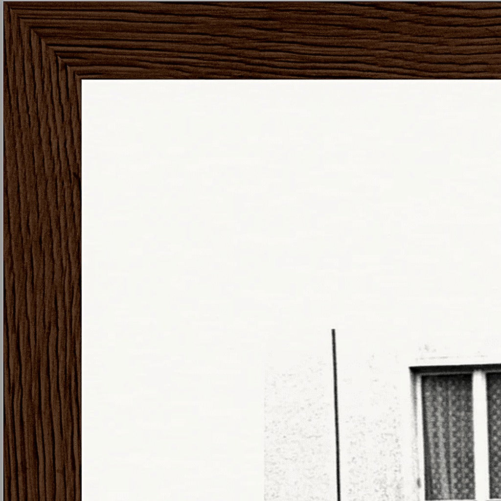 The Urban Matrix Framed print 20x25 cm / 8x10″ Dark wood frame corner detail