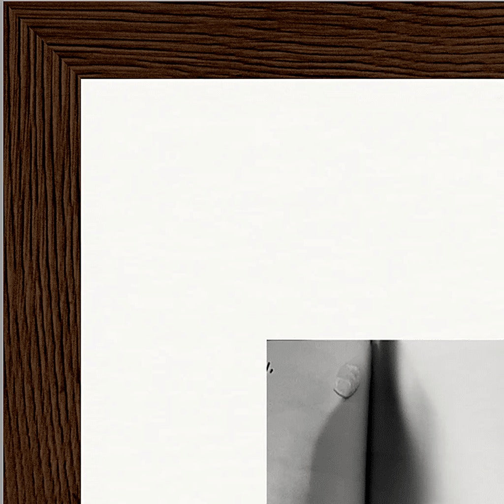 Synch'd Hands Framed print 20x25 cm / 8x10″ Dark wood frame corner detail