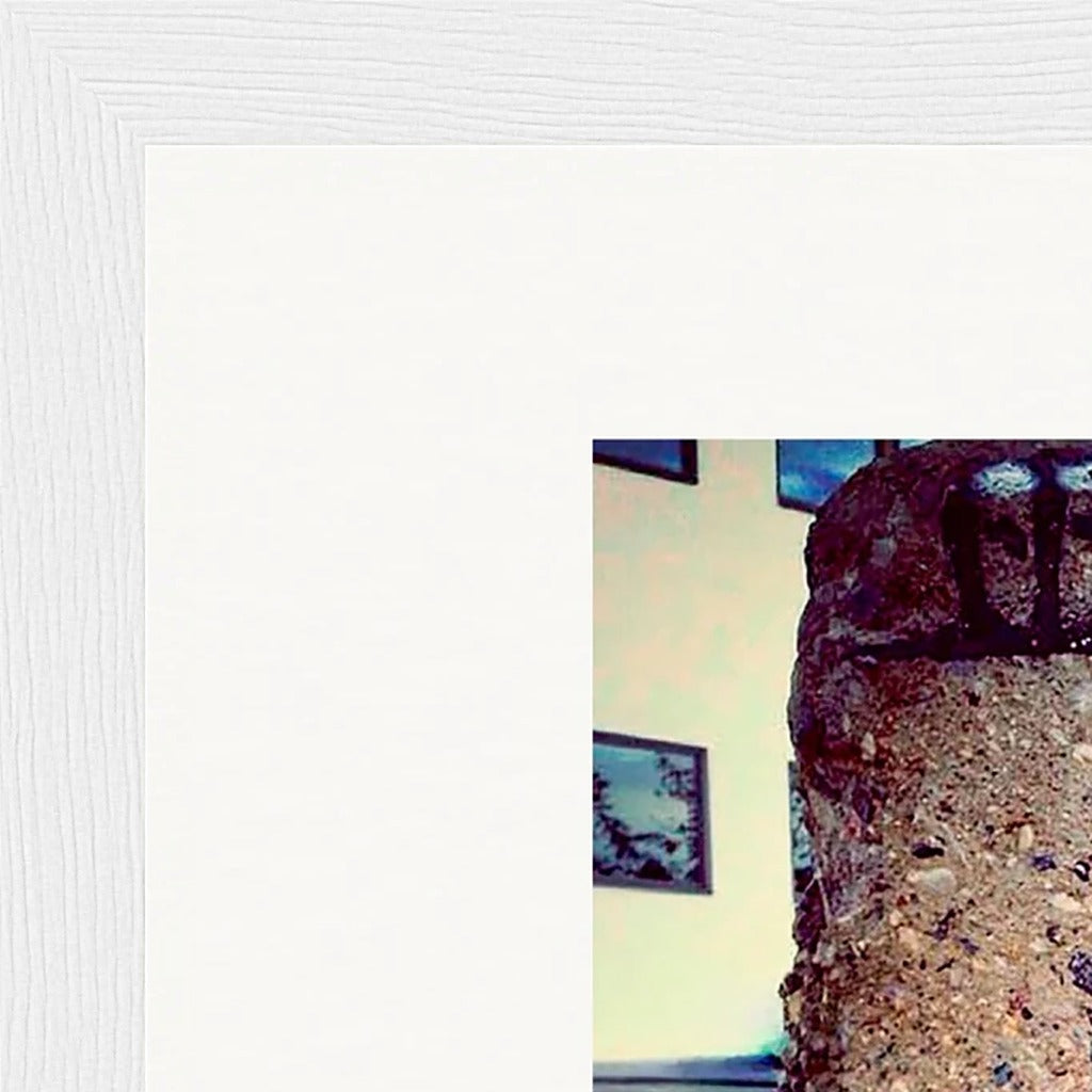 Wash It Framed print 20x25 cm / 8x10″ White frame corner detail