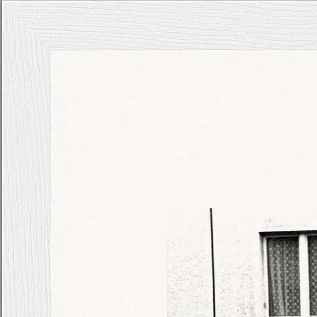 The Urban Matrix Framed print 20x25 cm / 8x10″ White frame corner detail
