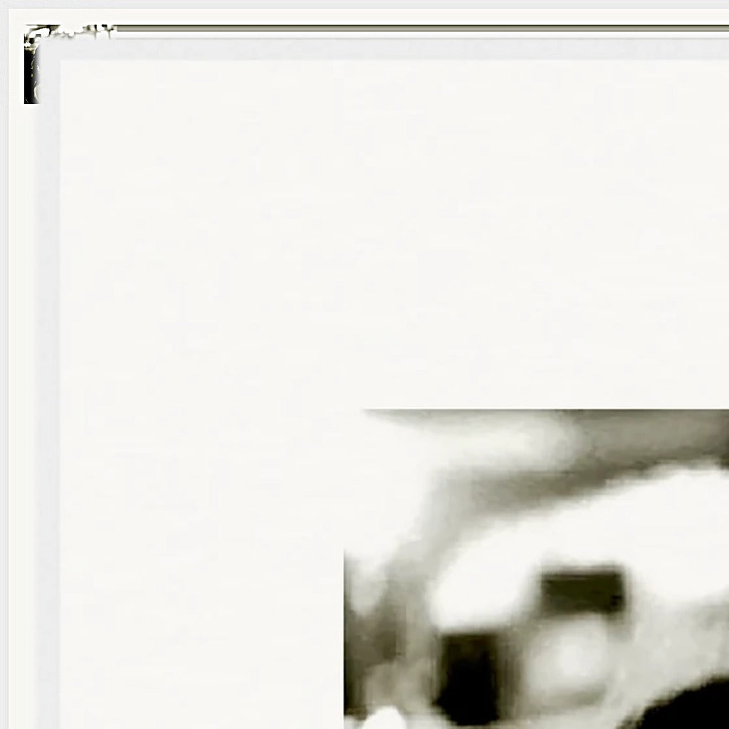 Cuba Girl Framed print 20x25 cm / 8x10″ White frame corner detail