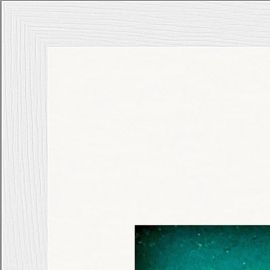 Underwater Flight Framed print 20x25 cm / 8x10″ White frame corner detail