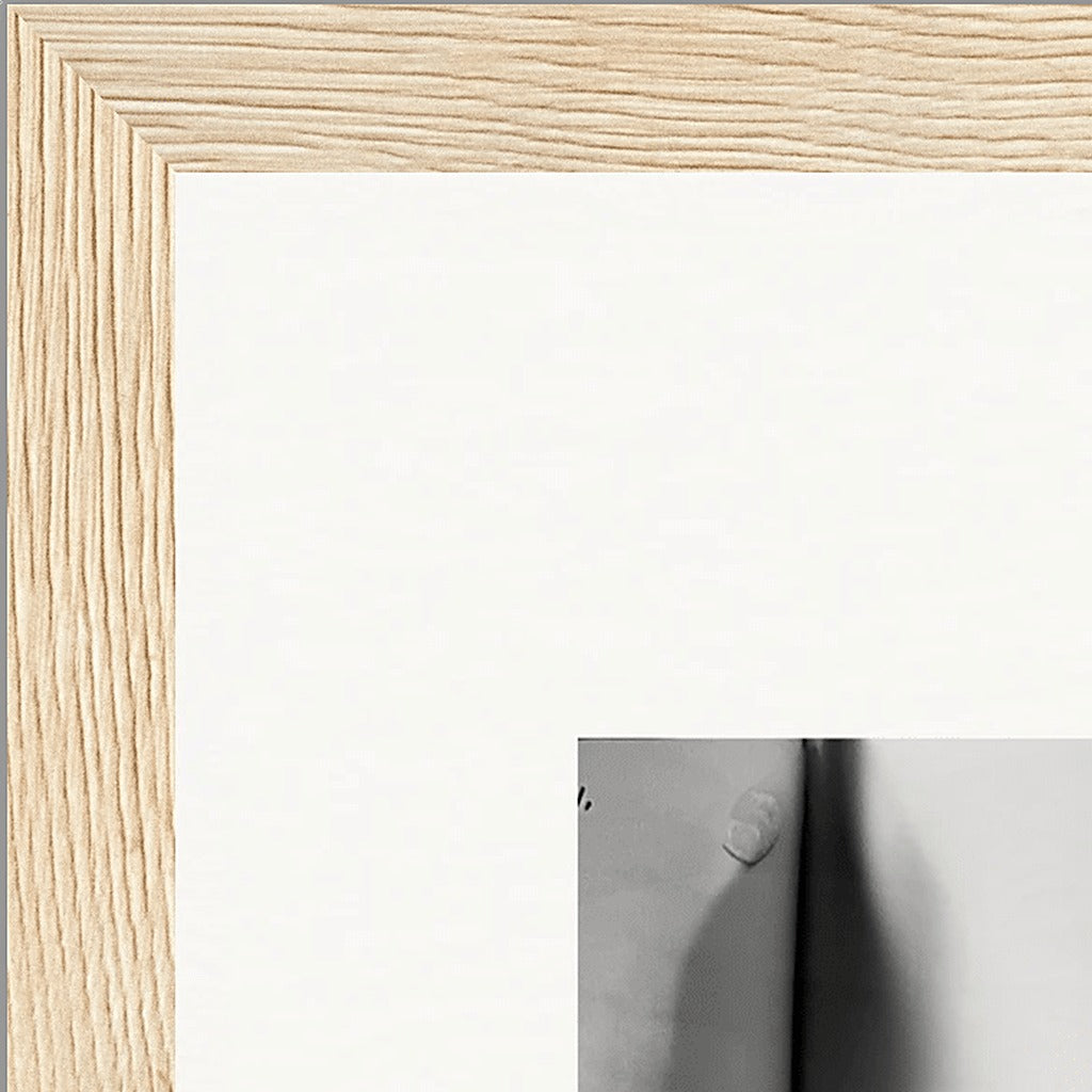 Synch'd Hands Framed print 20x25 cm / 8x10″ Wood frame corner detail
