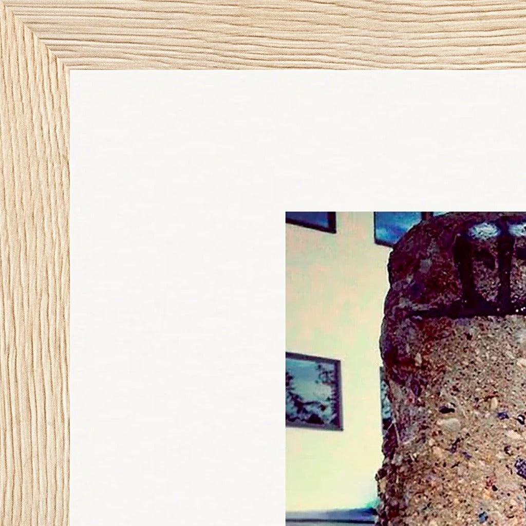 Wash It Framed print 20x25 cm / 8x10″ Wood frame corner detail
