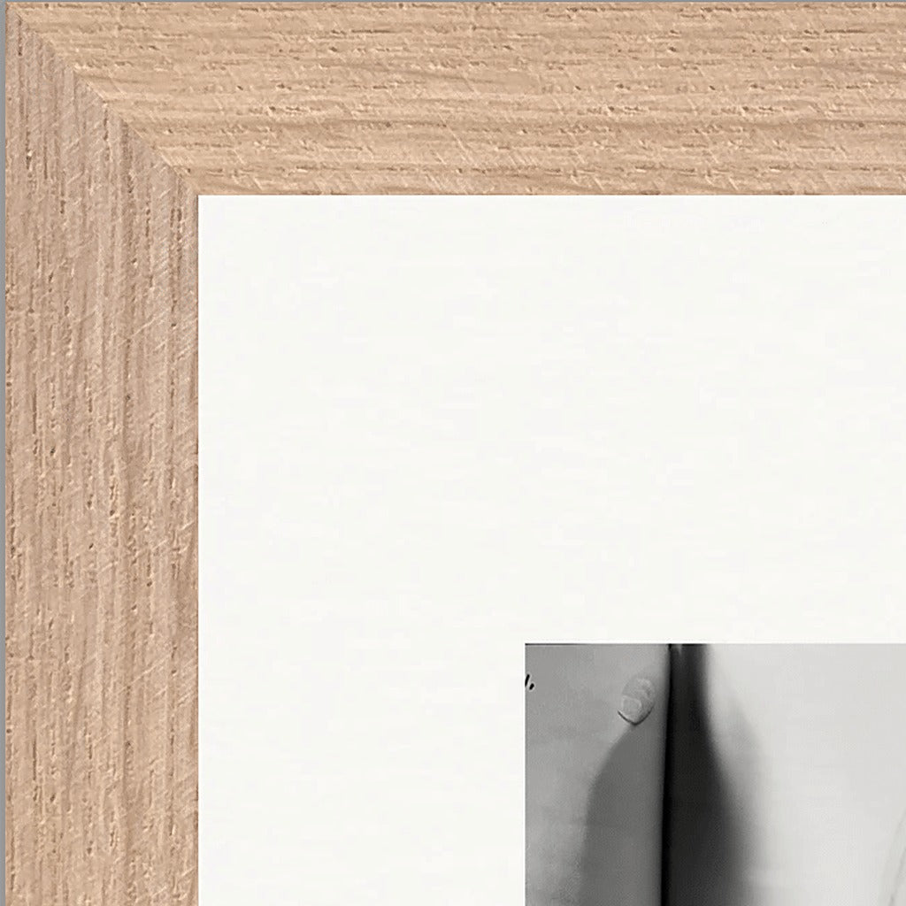 Synch'd Hands Framed print 20x25 cm / 8x10″ Wood frame corner detail