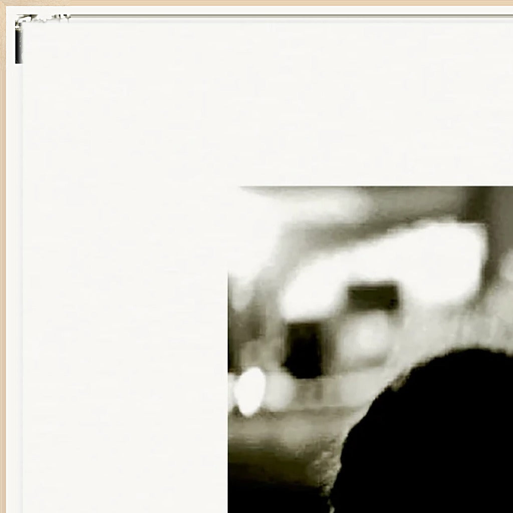 Cuba Girl Framed print 21x29.7 cm / 8x12" Wood frame corner detail