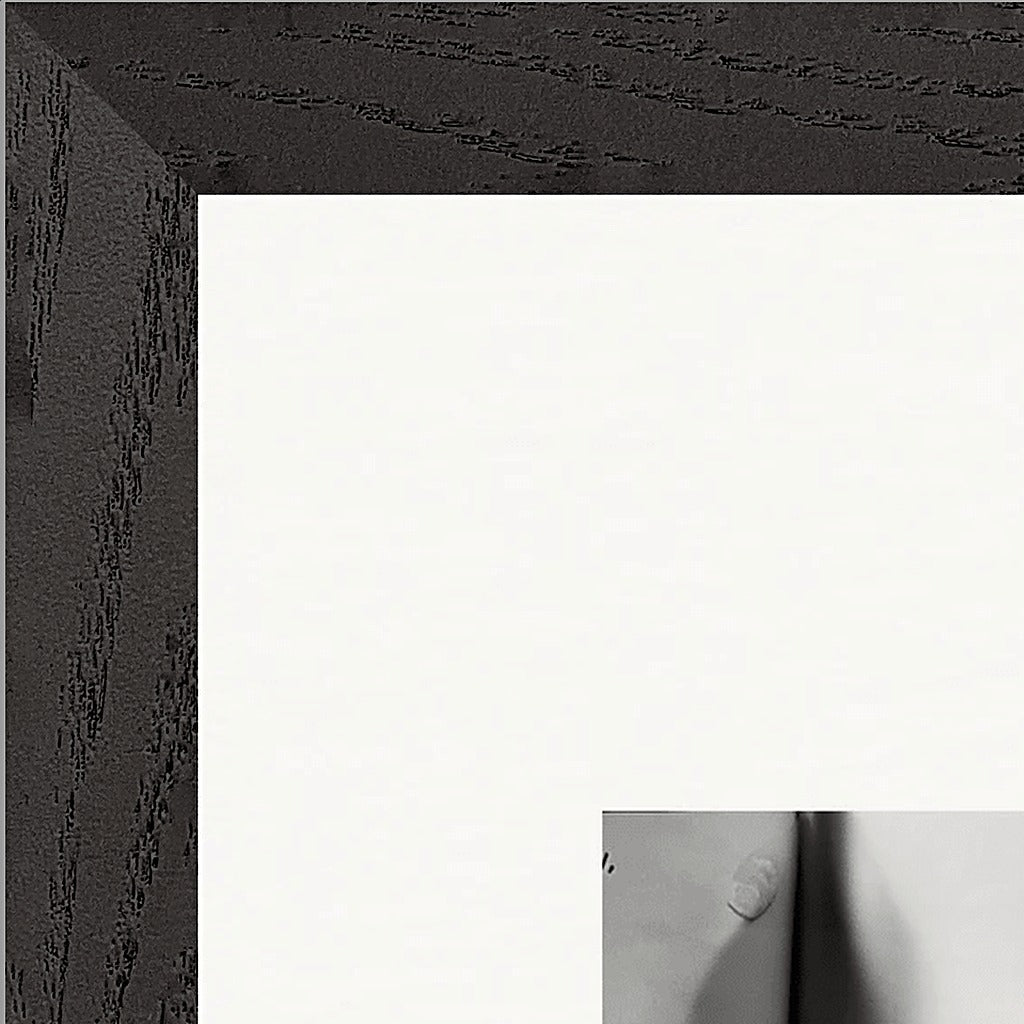 Synch'd Hands Framed print 27x35 cm / 11x14″ Black frame corner detail