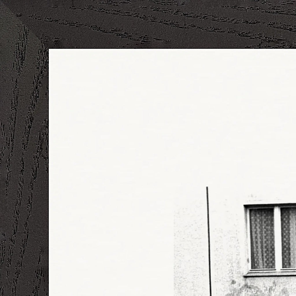 The Urban Matrix Framed print 27x35 cm / 11x14″ Black frame corner detail