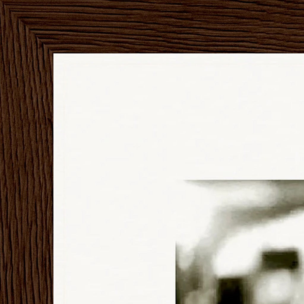 Cuba Girl Framed print 27x35 cm / 11x14″ Dark wood frame corner detail