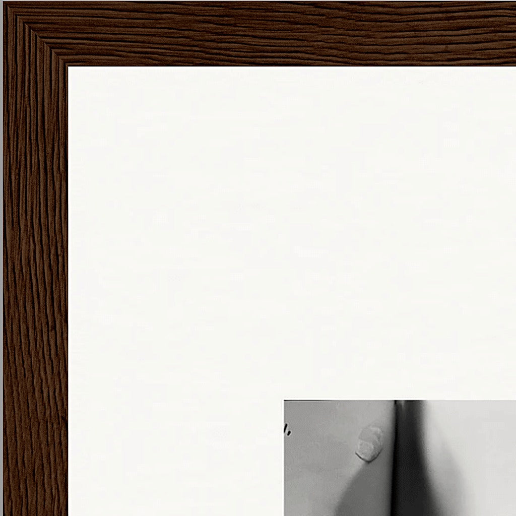Synch'd Hands Framed print 27x35 cm / 11x14″ Dark wood frame corner detail