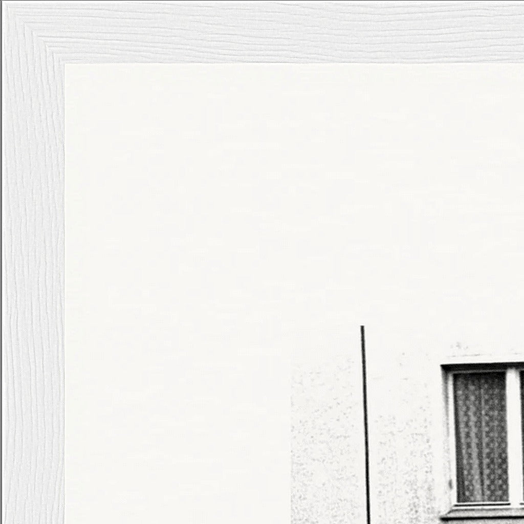 The Urban Matrix Framed print 27x35 cm / 11x14″ White frame corner detail