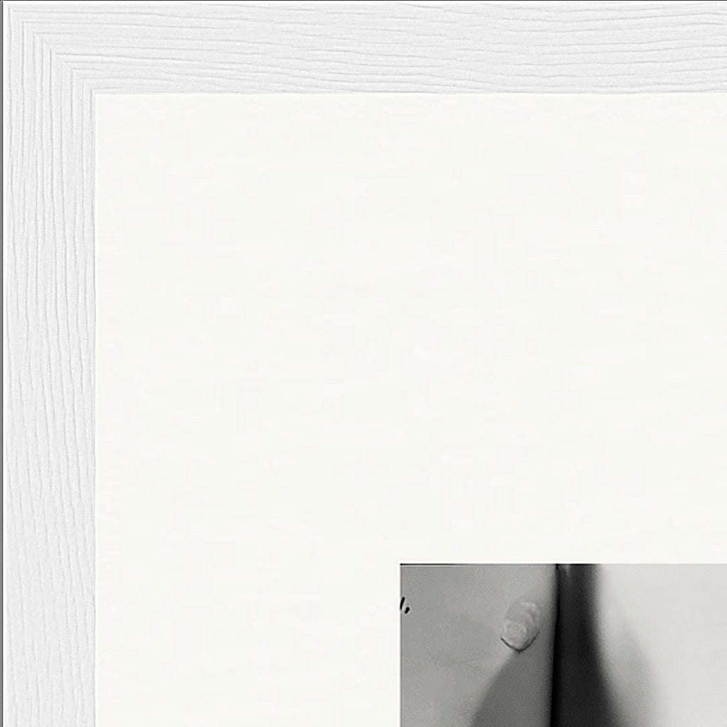 Synch'd Hands Framed print 27x35 cm / 11x14″ White frame corner detail