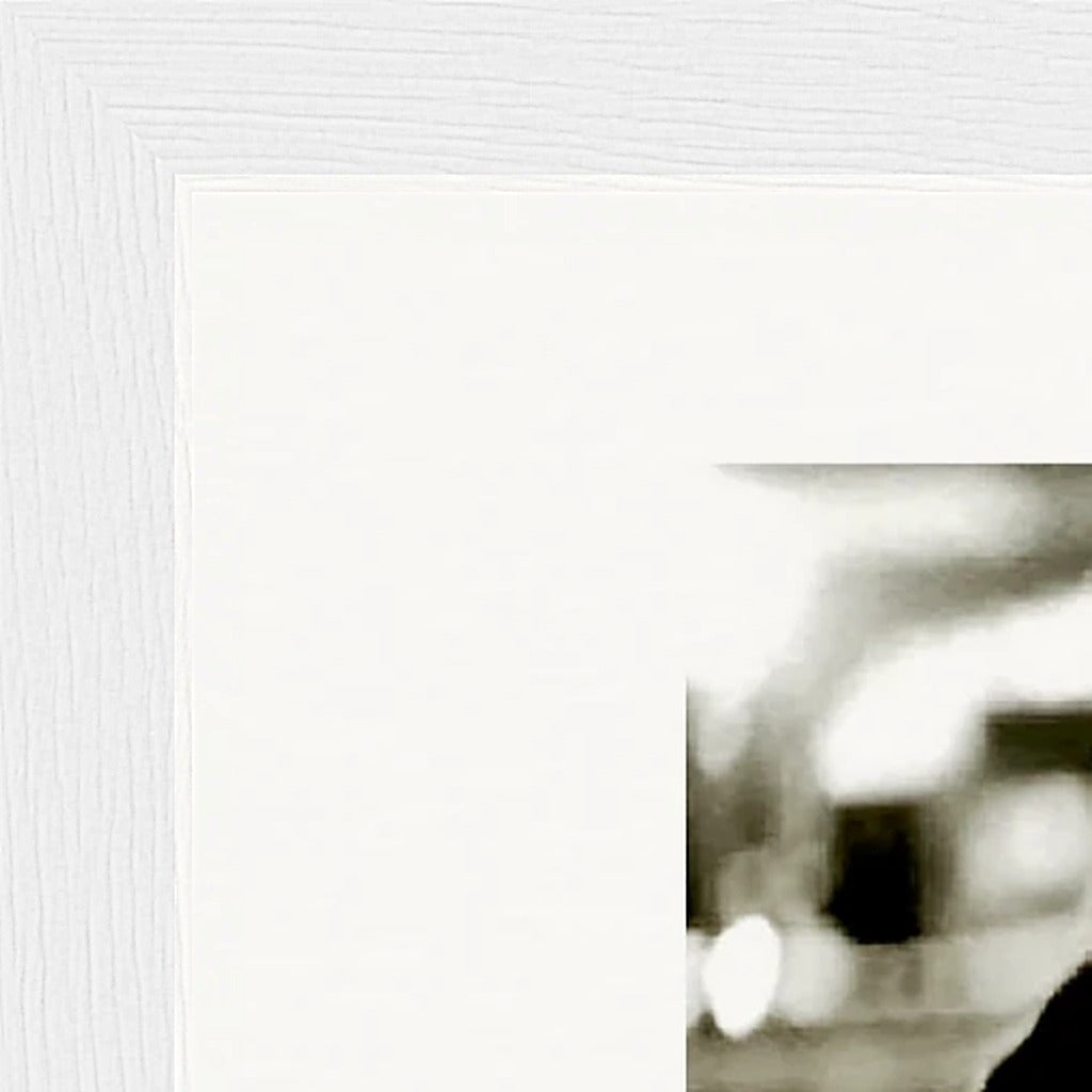 Cuba Girl Framed print 27x35 cm / 11x14″ White frame corner detail