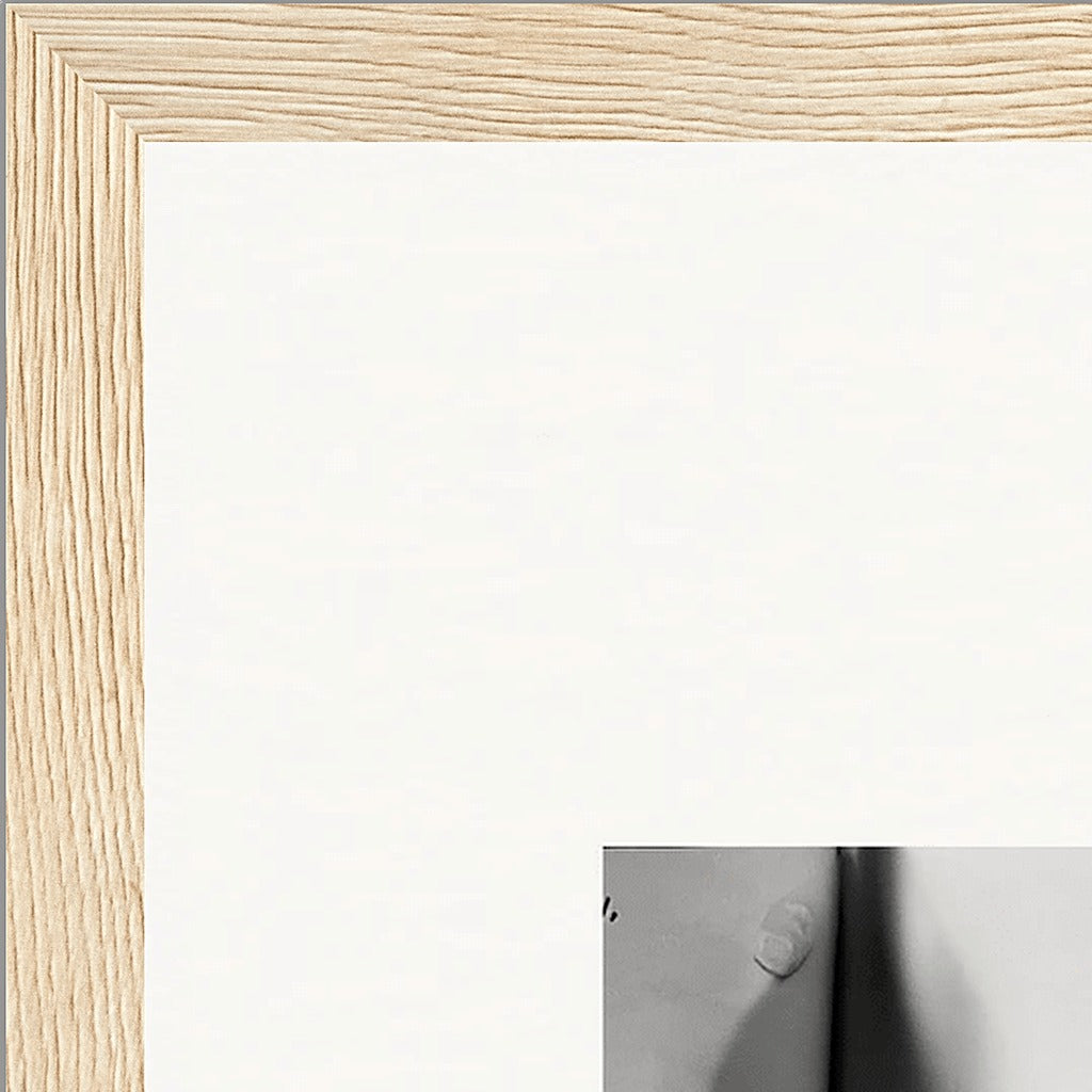 Synch'd Hands Framed print 27x35 cm / 11x14″ Wood frame corner detail
