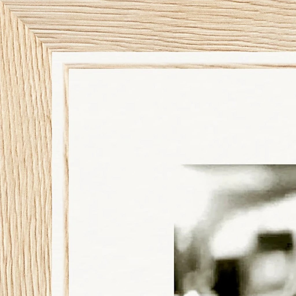 Cuba Girl Framed print 27x35 cm / 11x14″ Wood frame corner detail