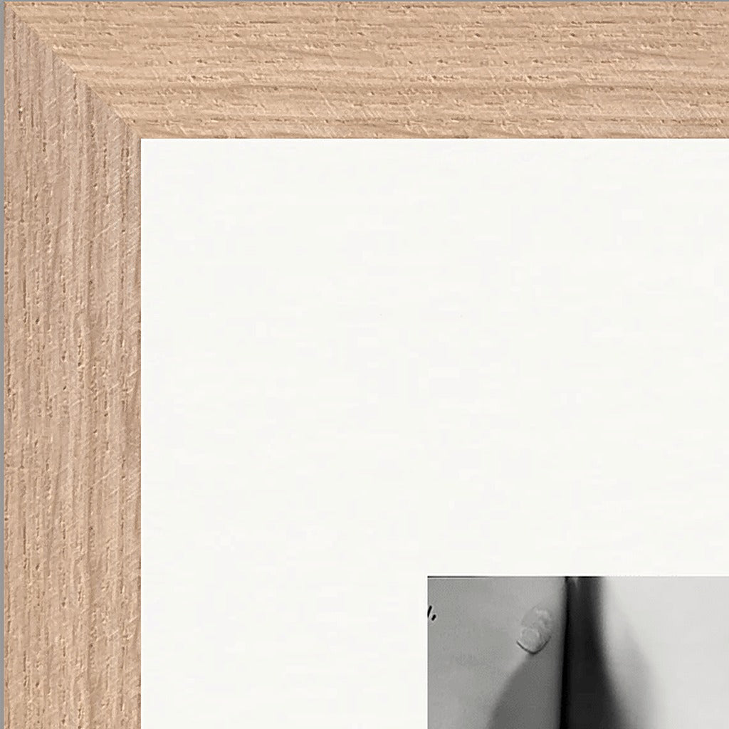 Synch'd Hands Framed print 27x35 cm / 11x14″ Wood frame corner detail