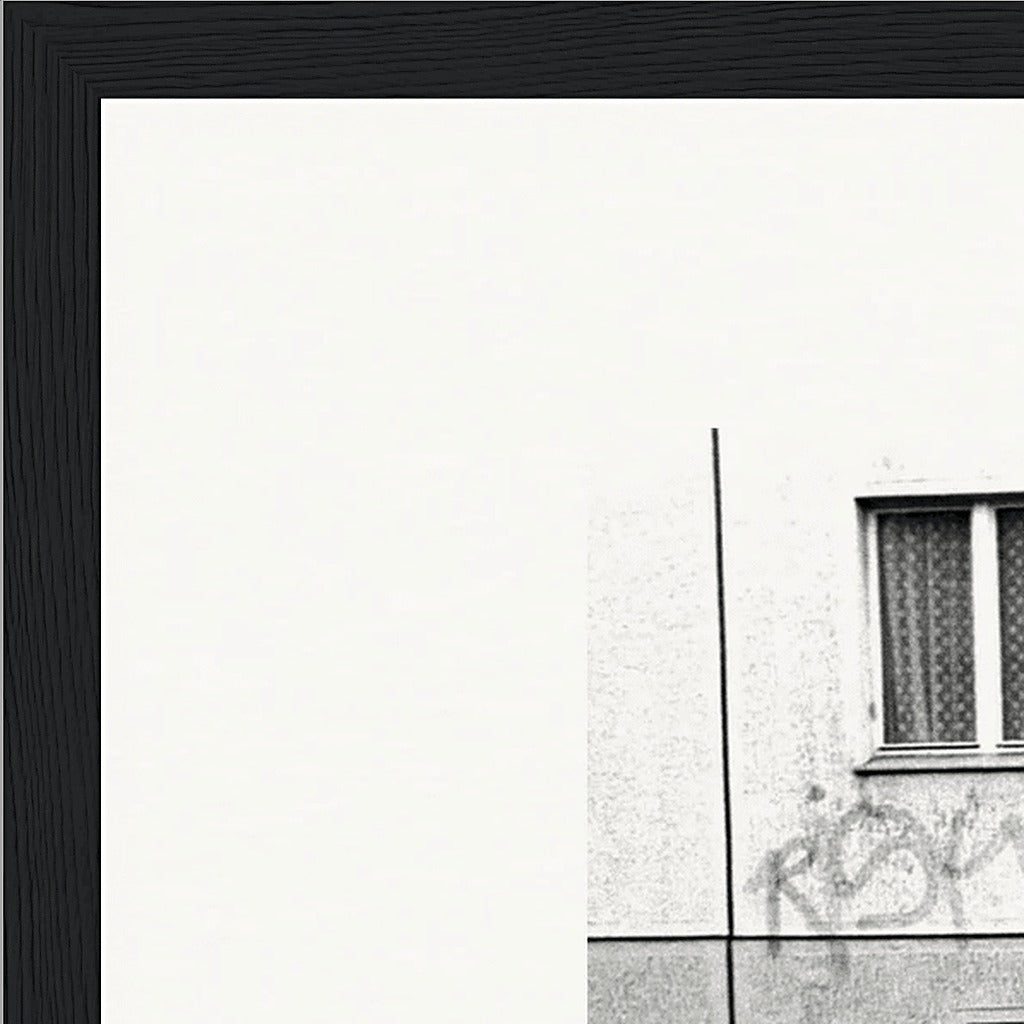 The Urban Matrix Framed print 28x43  cm / XL (11x17″) Black frame corner detail