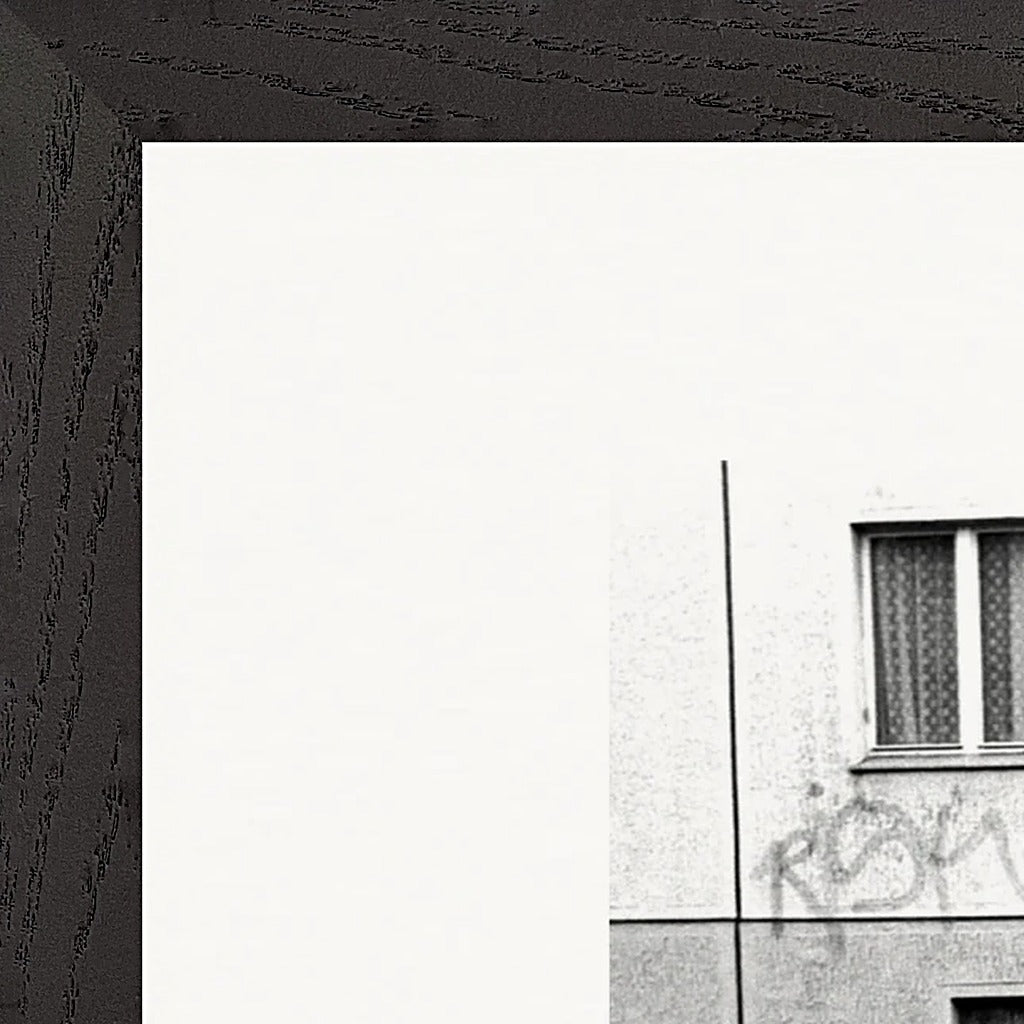 The Urban Matrix Framed print 28x43  cm / XL (11x17″) Black frame corner detail