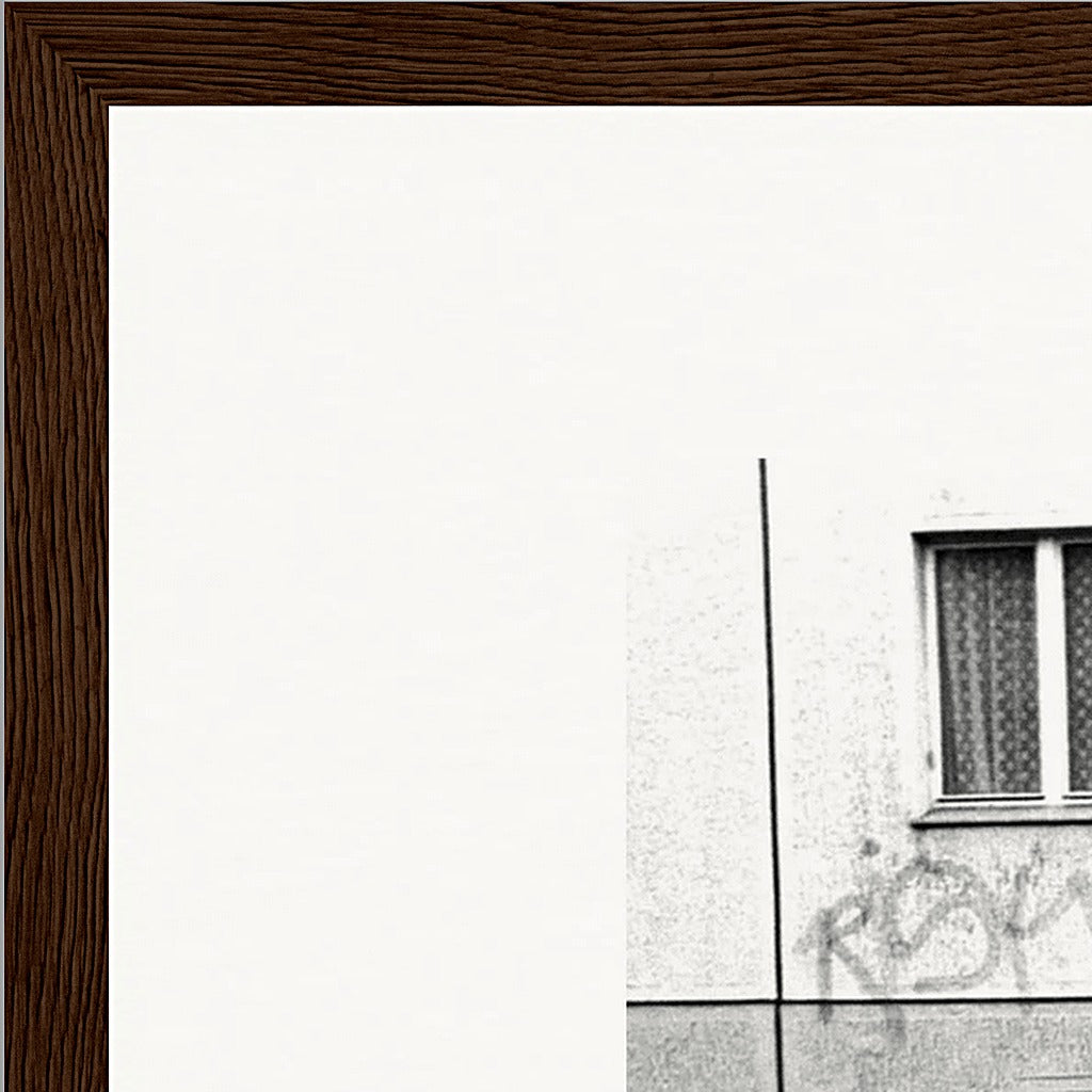 The Urban Matrix Framed print 28x43  cm / XL (11x17″) Dark wood frame corner detail