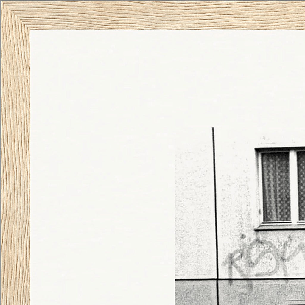 The Urban Matrix Framed print 28x43  cm / XL (11x17″) Wood frame corner detail