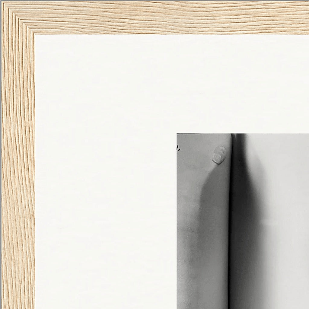 Synch'd Hands Framed print 30x30 cm / 12x12″ Wood frame corner detail
